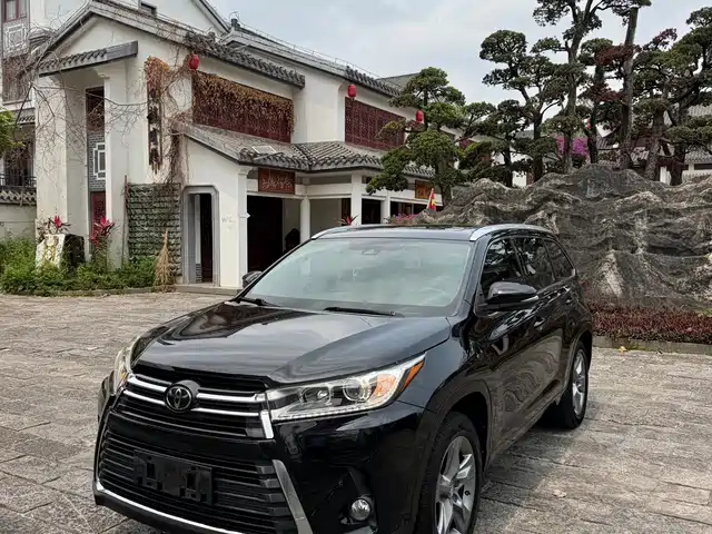 TOYOTA HIGHLANDER