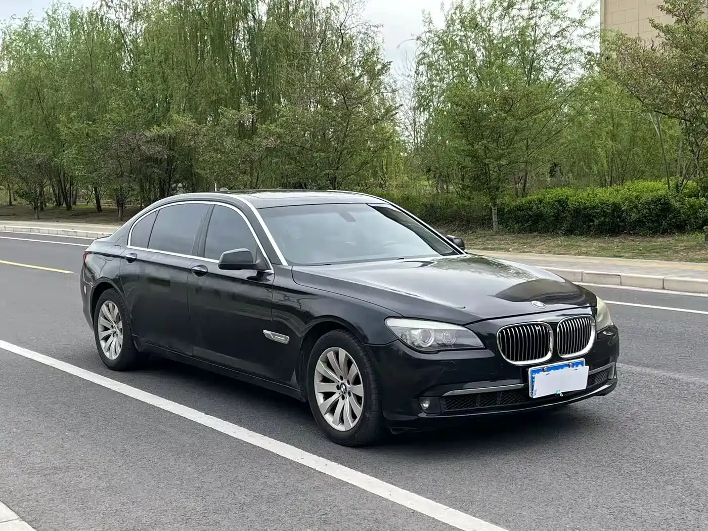 BMW 7 Series 2009 Model 740Li Leading Edition фото 2