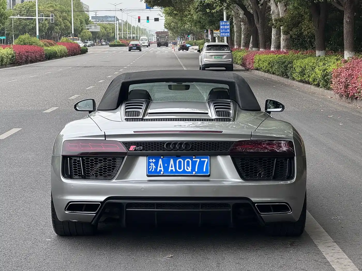 AUDI R8