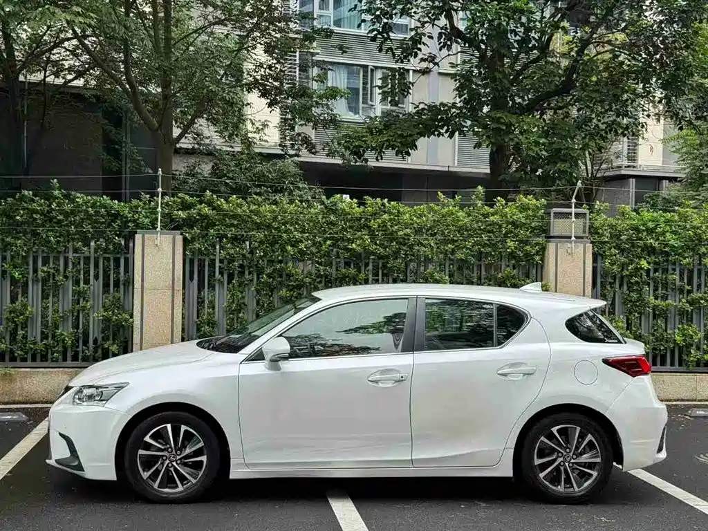 Lexus CT 2017 CT200h Elite Edition Monochrome China V фото 2