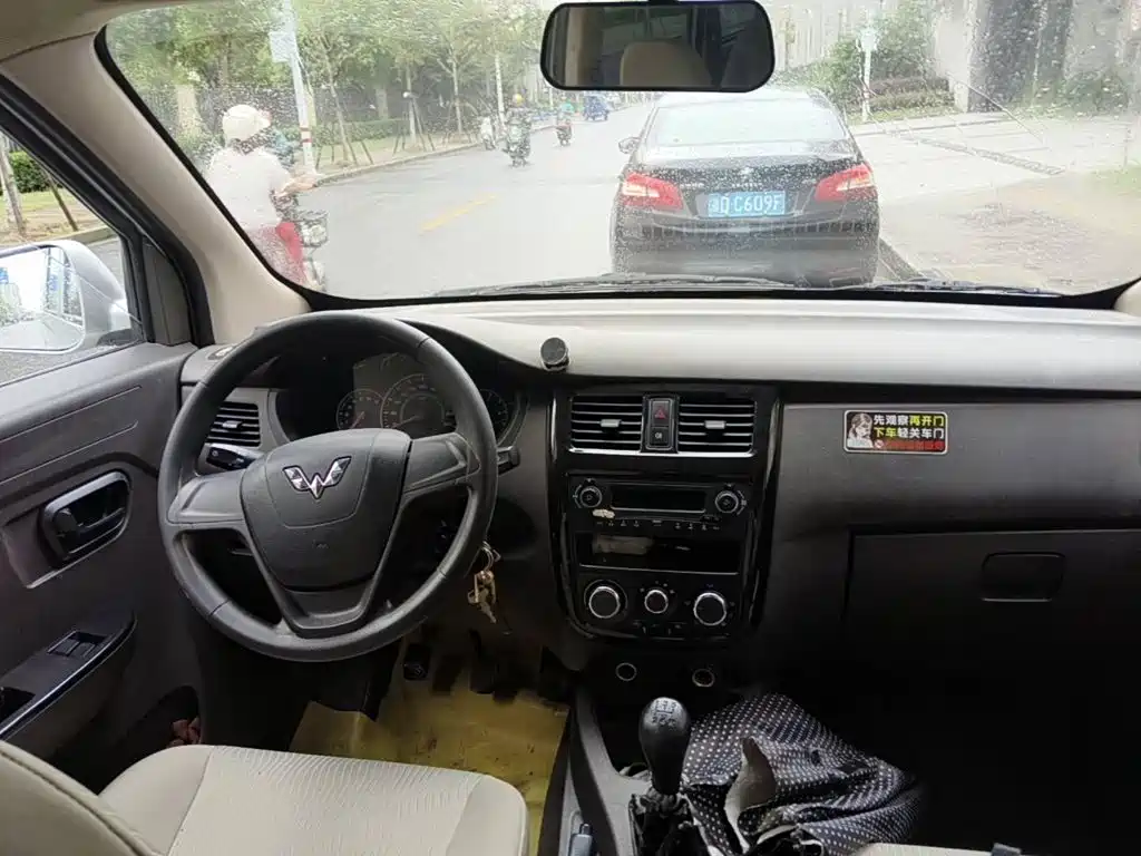 Wuling Motors Wuling Rongguang V 2017 2016 1.5L Standard