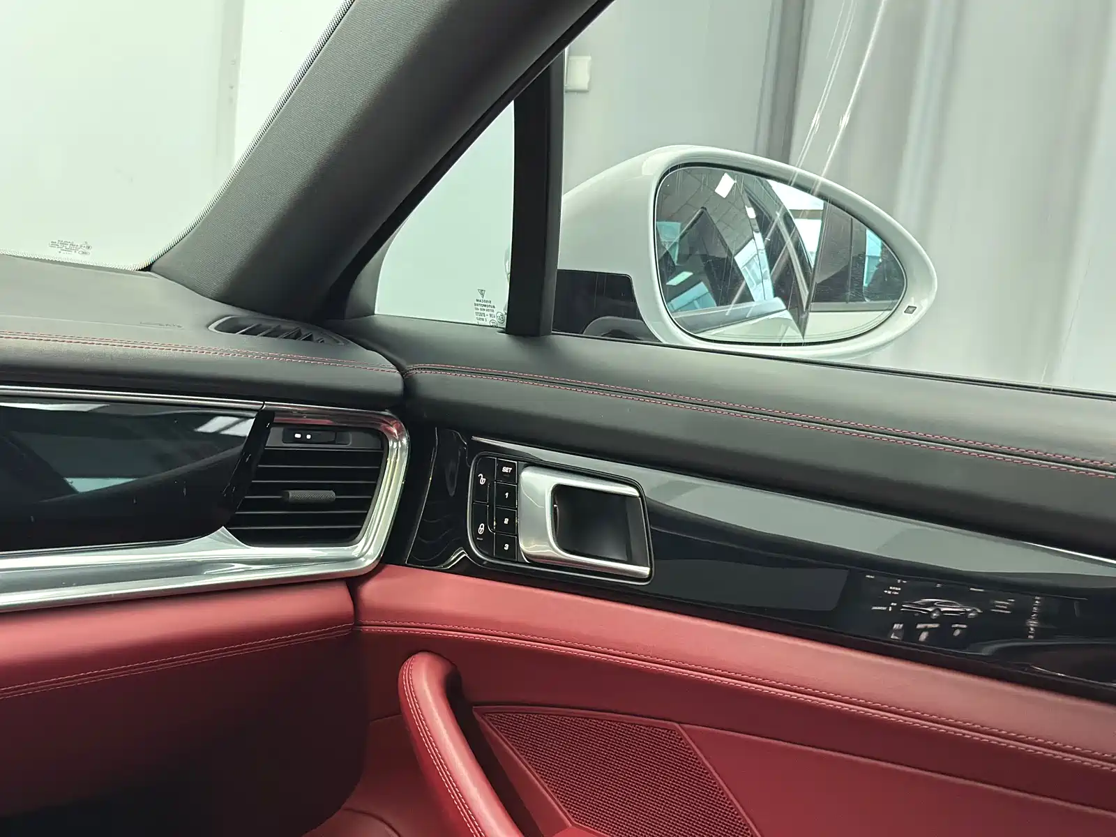 Фото 39 - Porsche Panamera