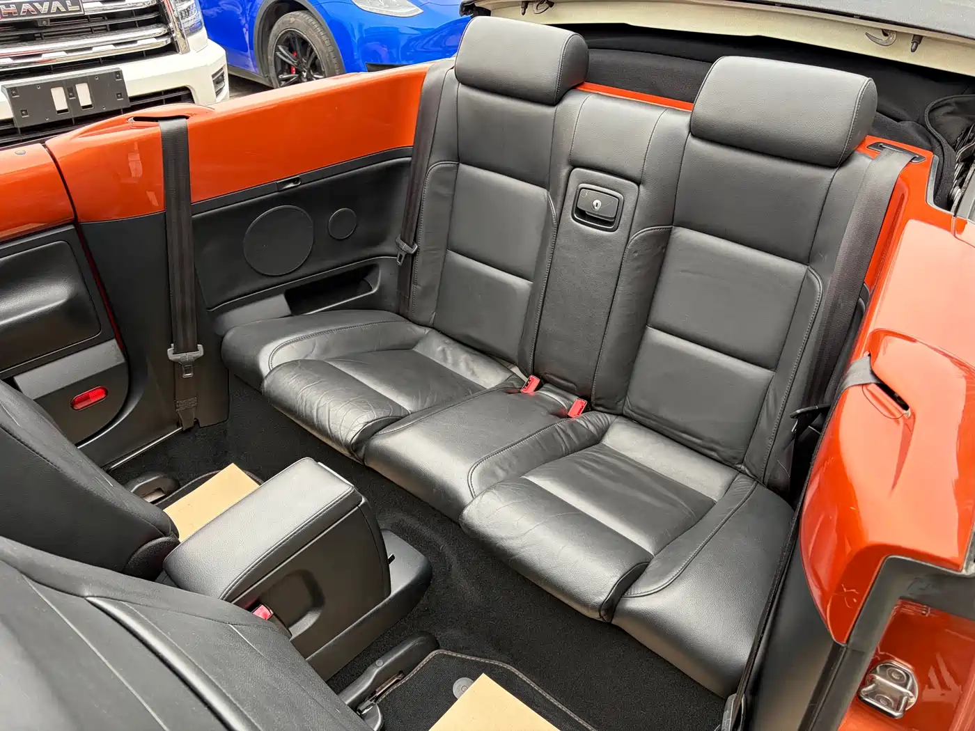Volkswagen Beetle 2010 Model 2.0 BlackOrange Convertible Luxury Edition фото 22
