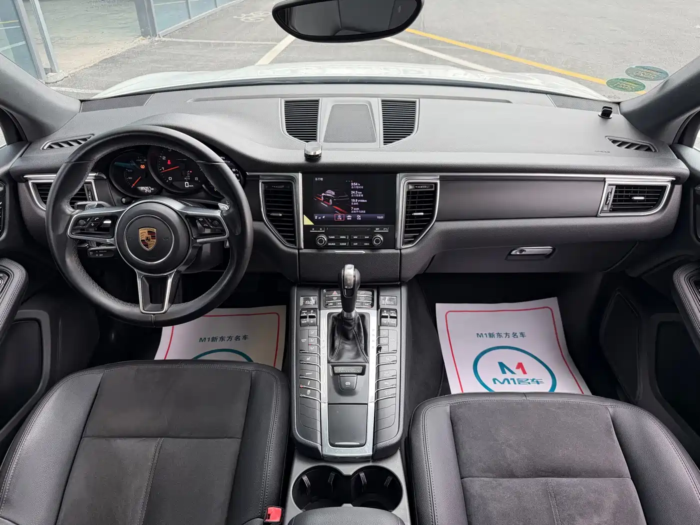 Фото 10 - Porsche Macan