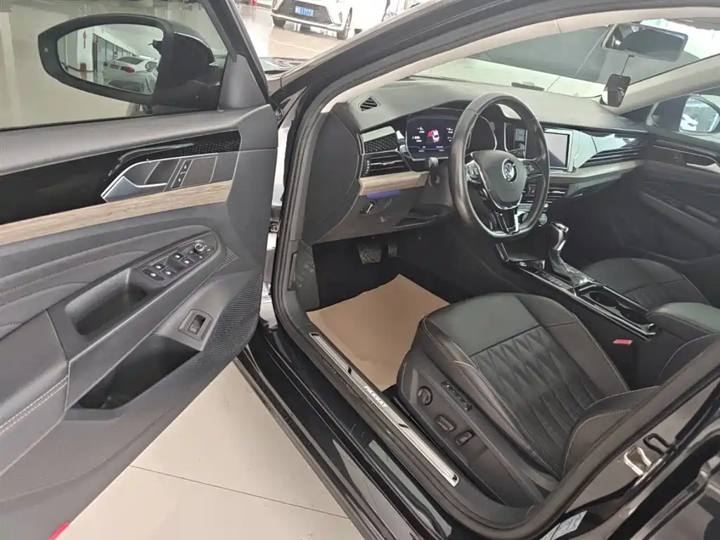 Volkswagen Passat 2019 330TSI Luxury Edition China VI фото 16