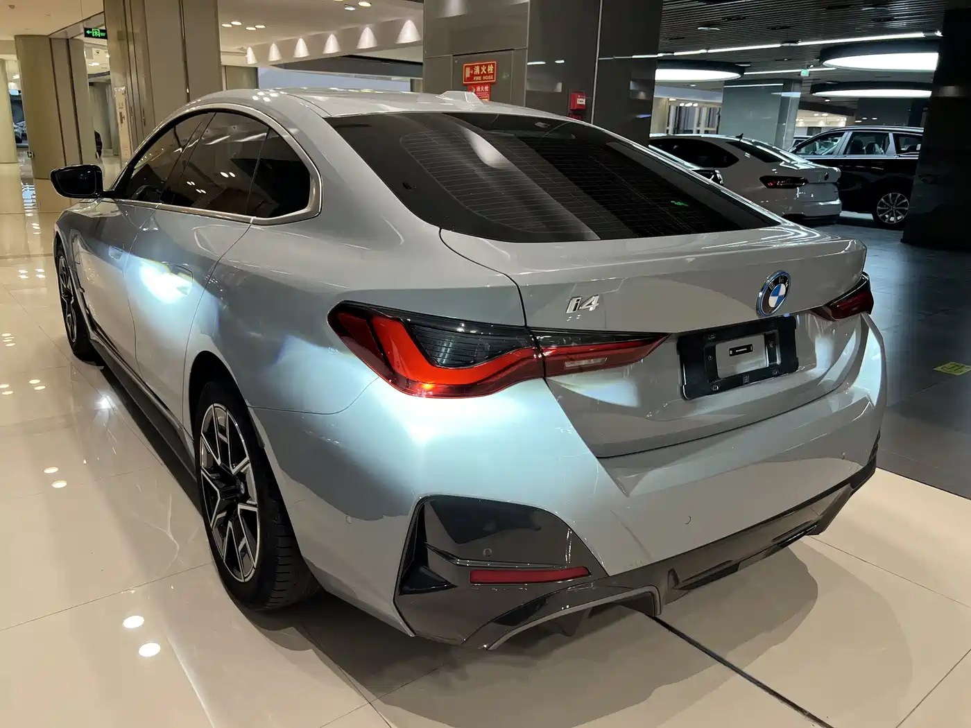 BMW i4 2023 eDrive35 фото 9