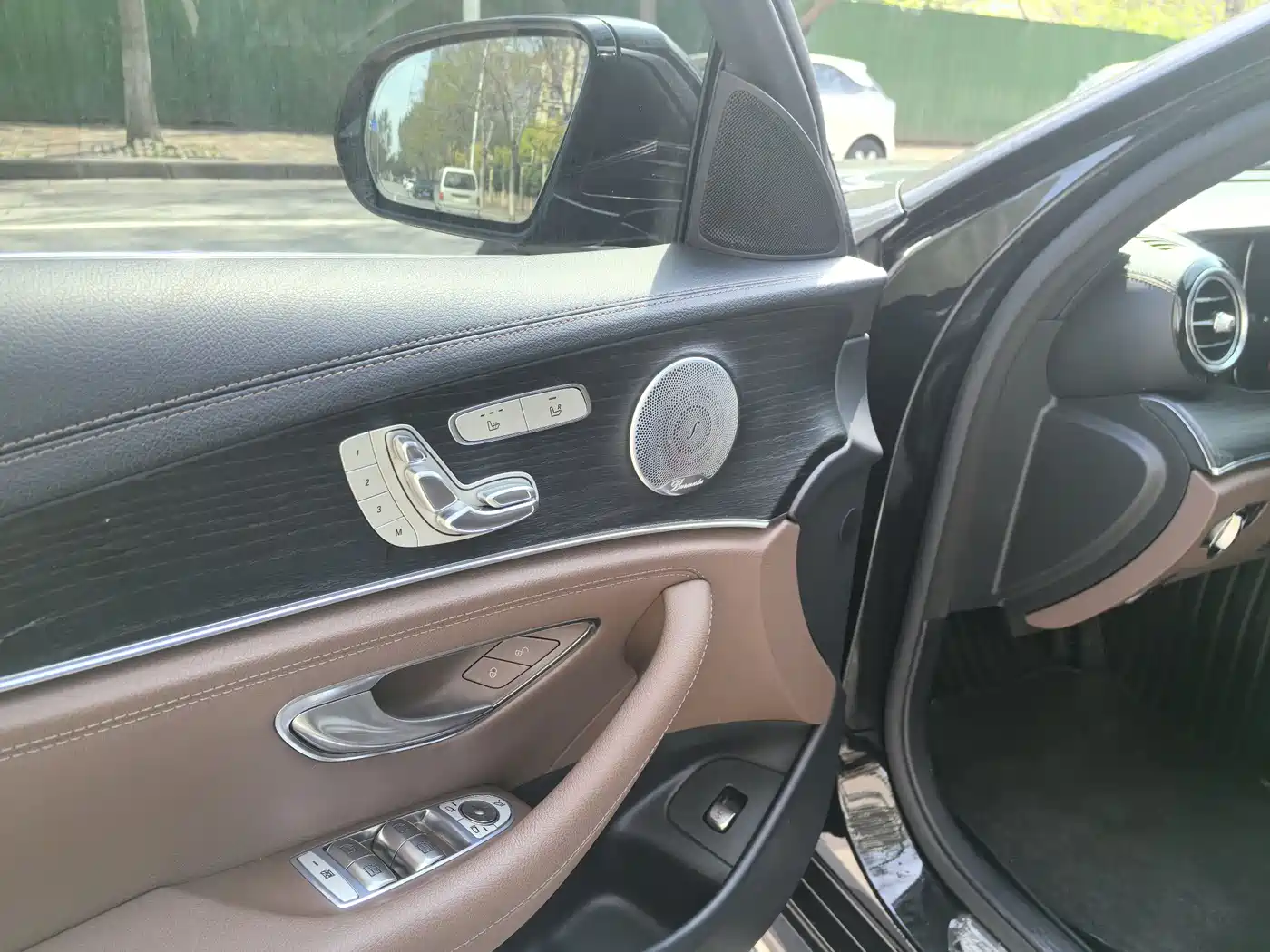 Mercedes-Benz E-Class 2021 E 300 L Sport Luxury Edition фото 6
