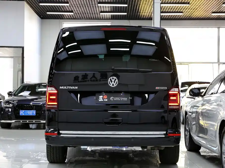 Photo 23 - Volkswagen Multivan