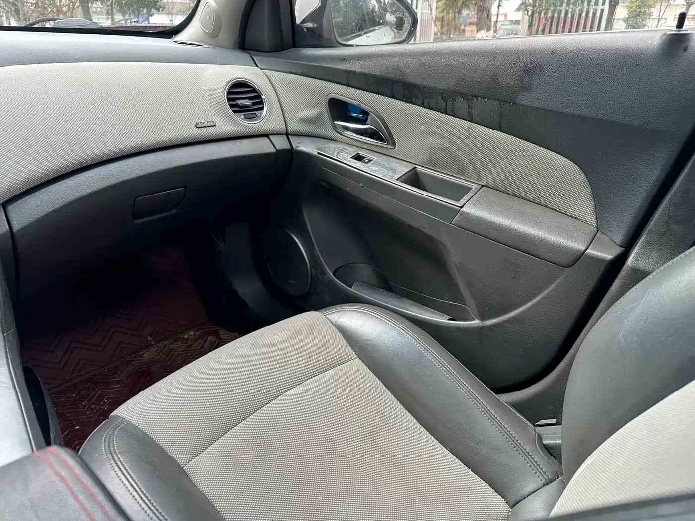 Chevrolet Cruze 2013 Model 1.8L SE AT фото 9