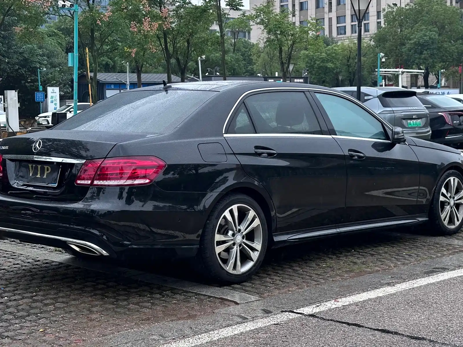 Фото 13 - Mercedes-Benz E-Class
