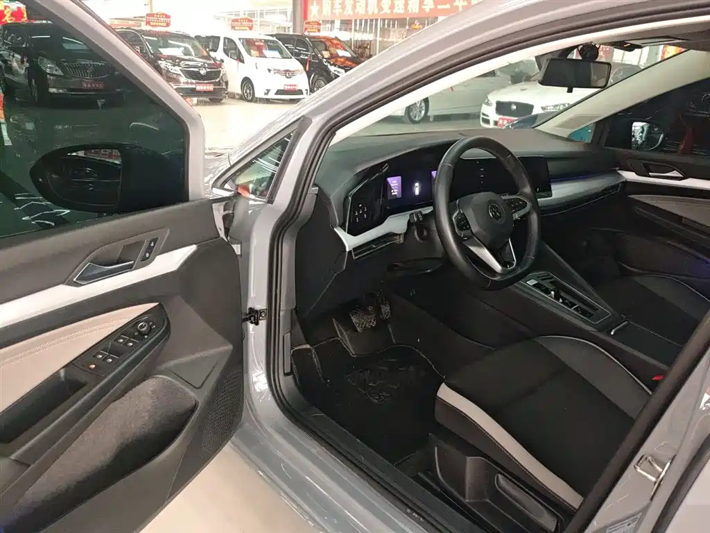Volkswagen Golf 2023 Facelift 280TSI DSG Pro фото 12