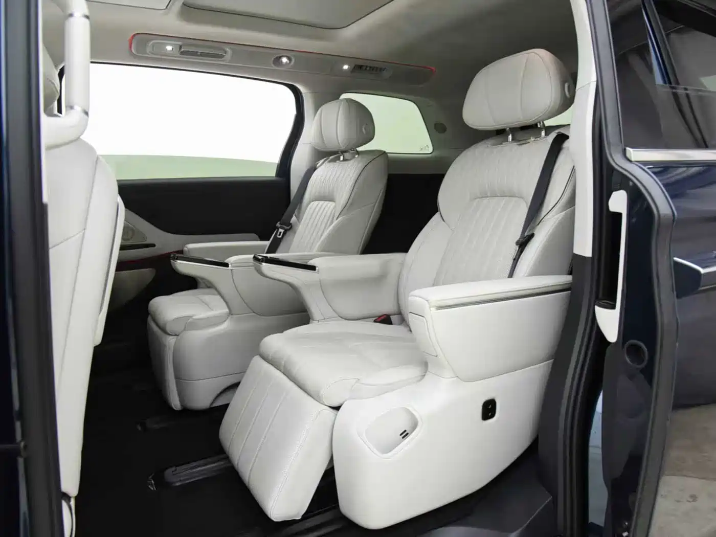 Voyah Auto Voyah Dreamer 2025 PHEV AWD Flagship Kunpeng Edition фото 30