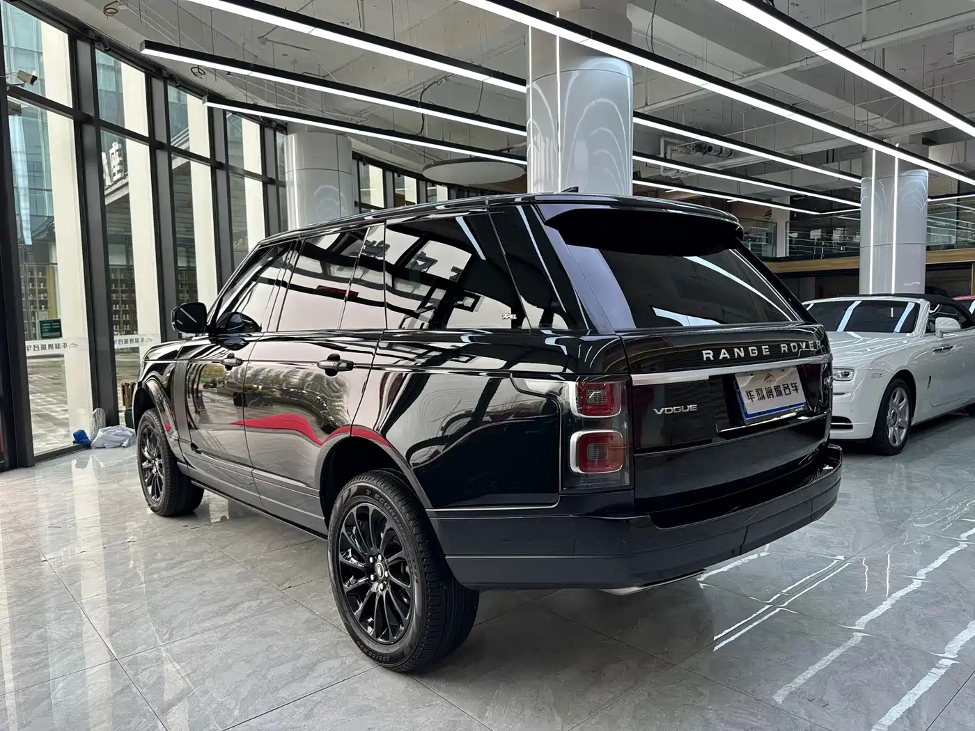 Land Rover Range Rover 2020 3.0 L6 Heritage Edition фото 20