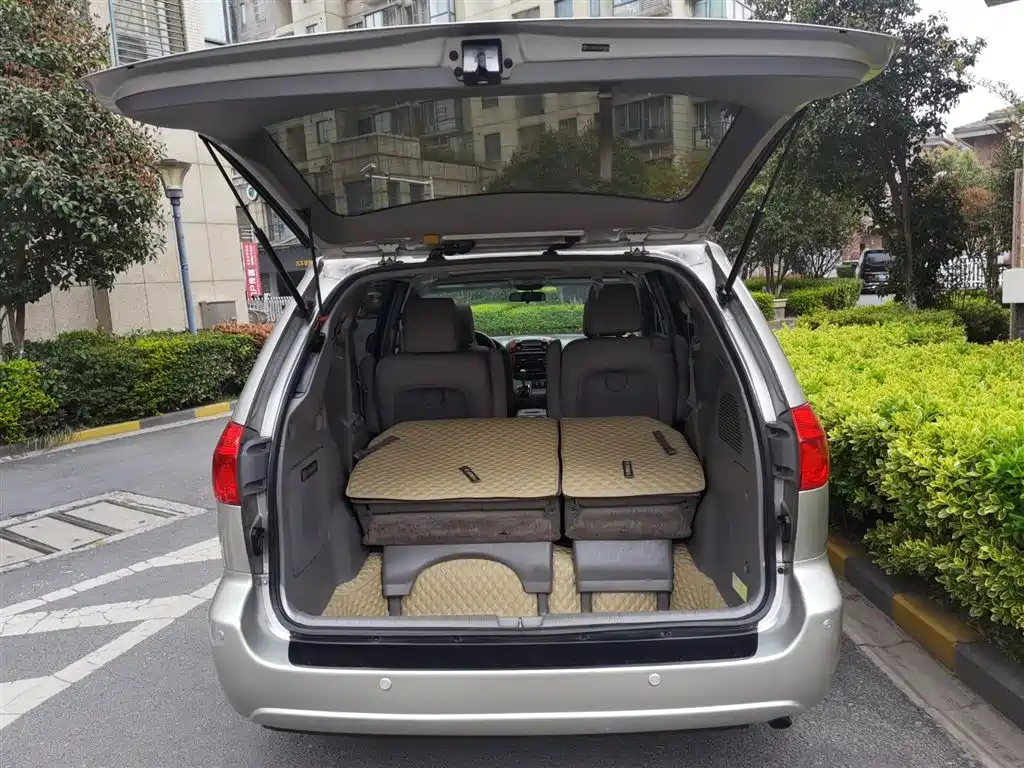 Toyota Sienna фото 28