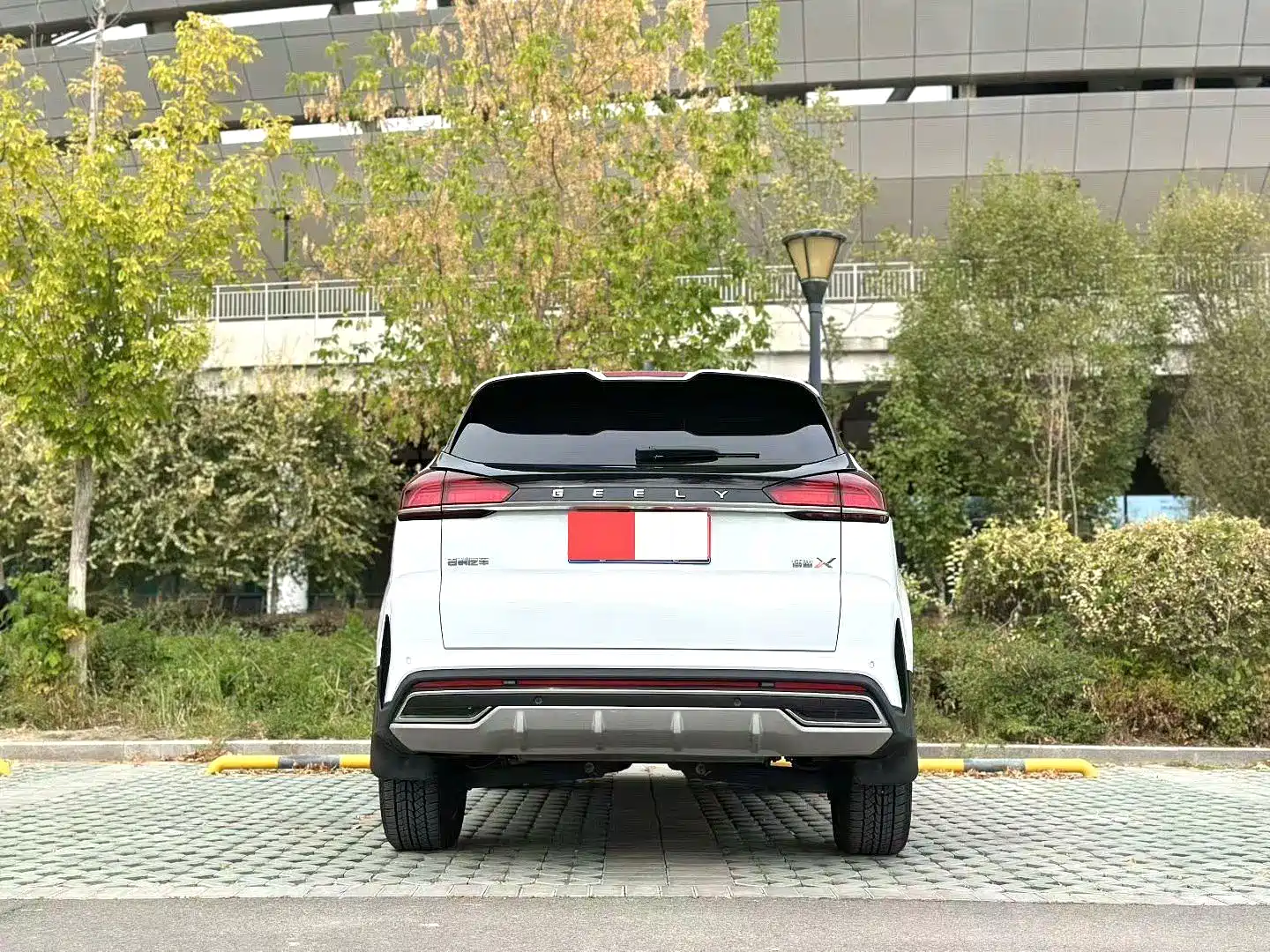 Photo 6 - Geely Atlas