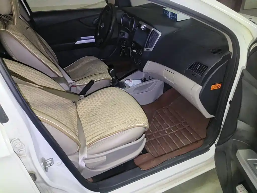 Dongfeng Aeolus A30 2015 2014 1.5L Manual Practical Style
