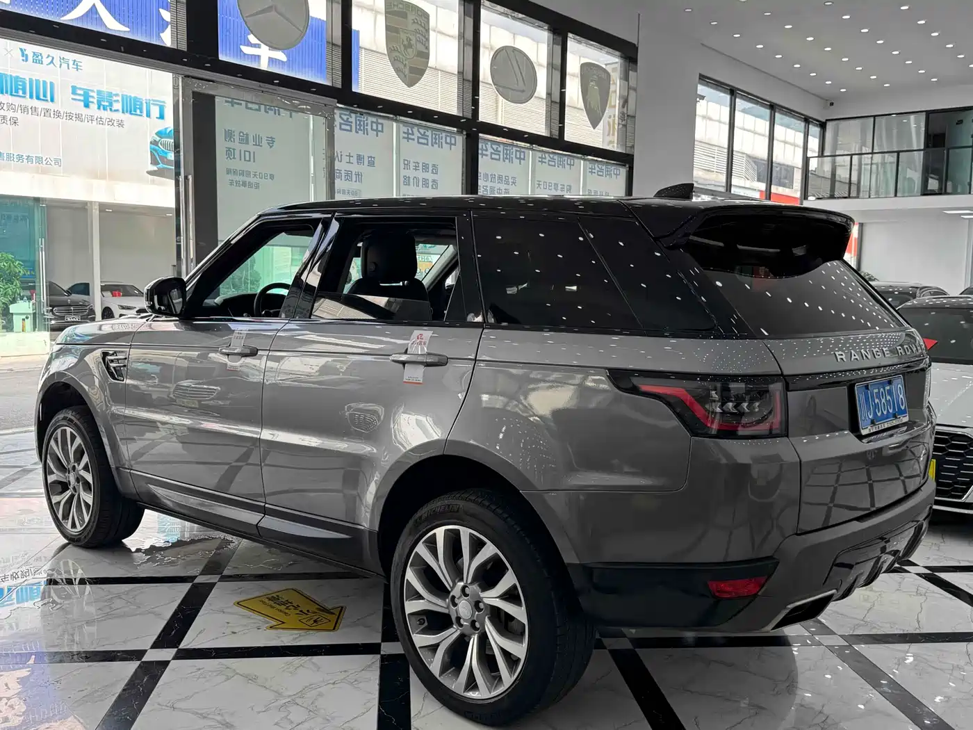 Land Rover Range Rover Sport 2020 3.0 L6 SE фото 13