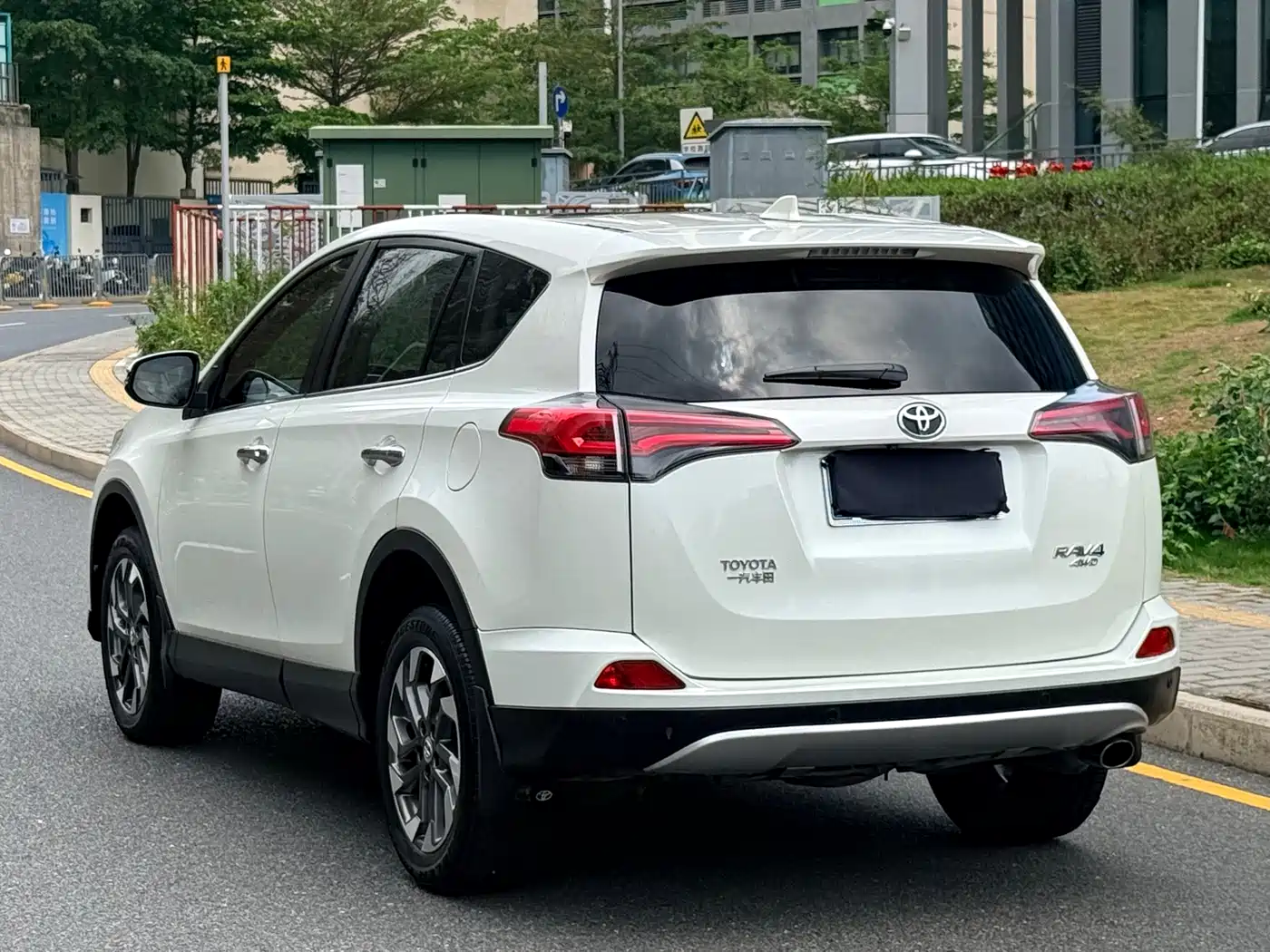 Toyota RAV4 Rongfang 2016 2.5L Automatic 4WD Elite фото 4