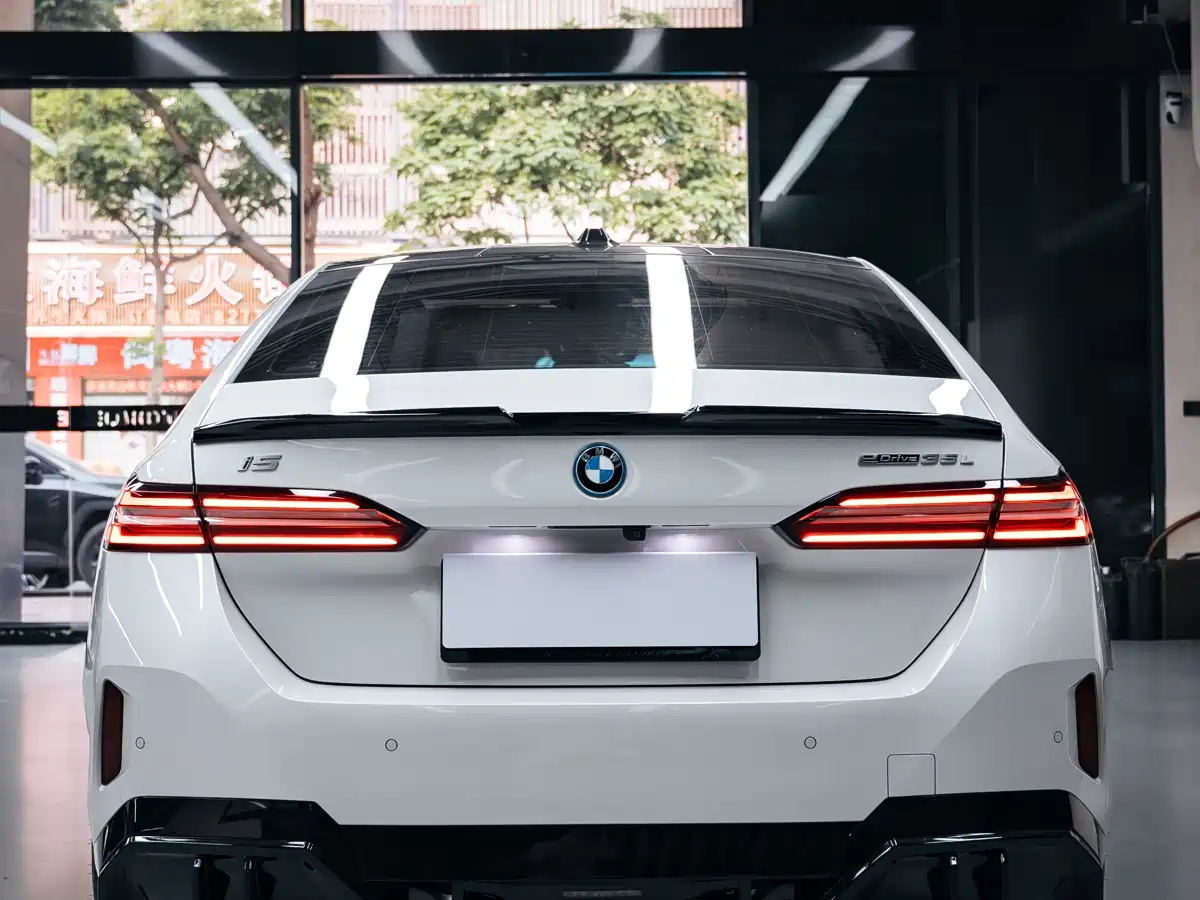 BMW i5 2024 eDrive 35L Premium Model M Sport Package фото 4