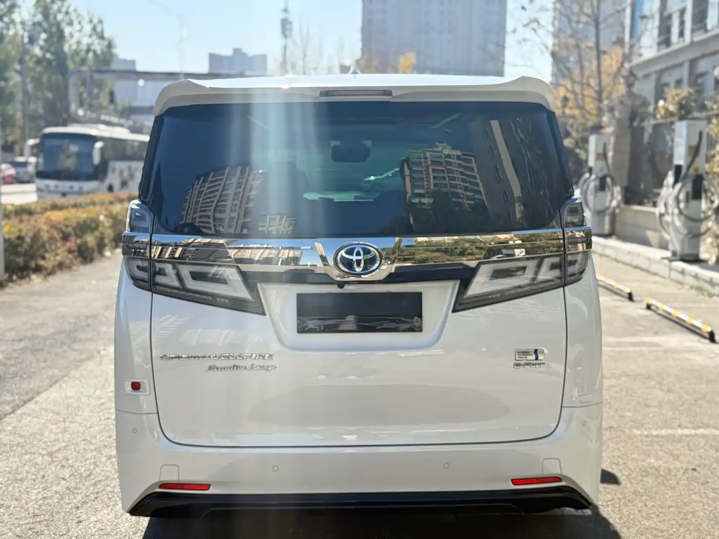 Toyota Vellfire 2021 Crown Hybrid 2.5L HV Premium Edition фото 12