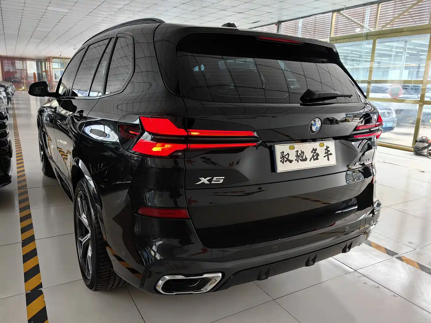 BMW X5 2023 xDrive 30Li Premium M Sport Black Night Package фото 19