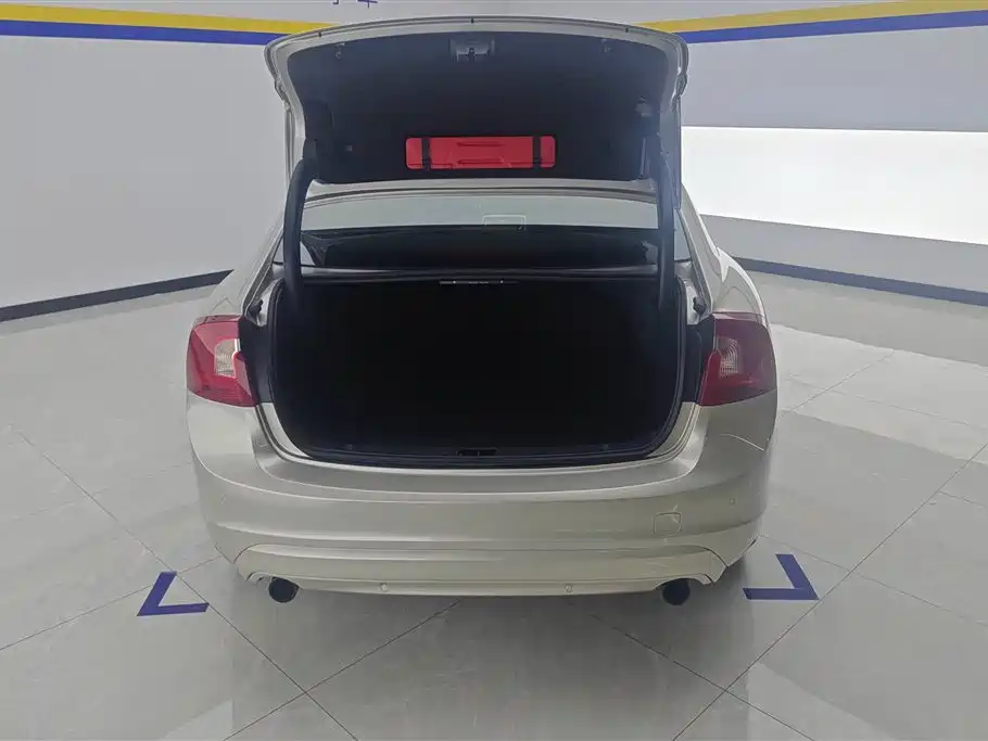 Фото 4 - Volvo S60