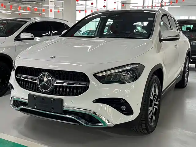 MERCEDES-BENZ GLA