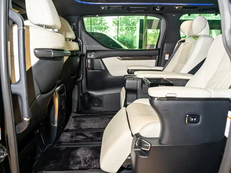 Lexus LM 2020 300h Seven-Seater Elegance Edition фото 14