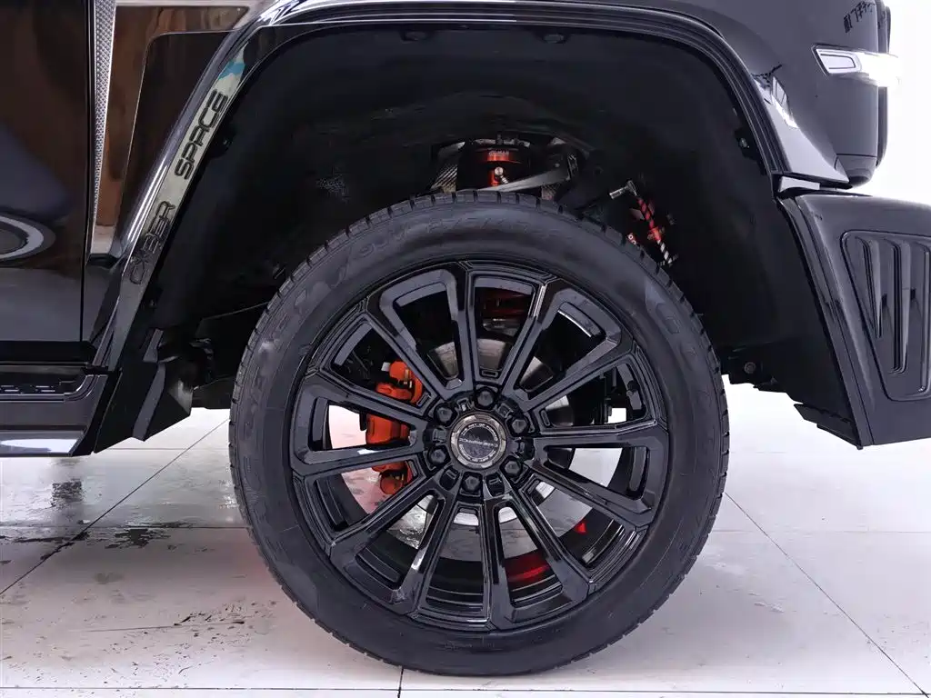 CHAOJING AUTOMOBILE CO-CREATION TANK 300
