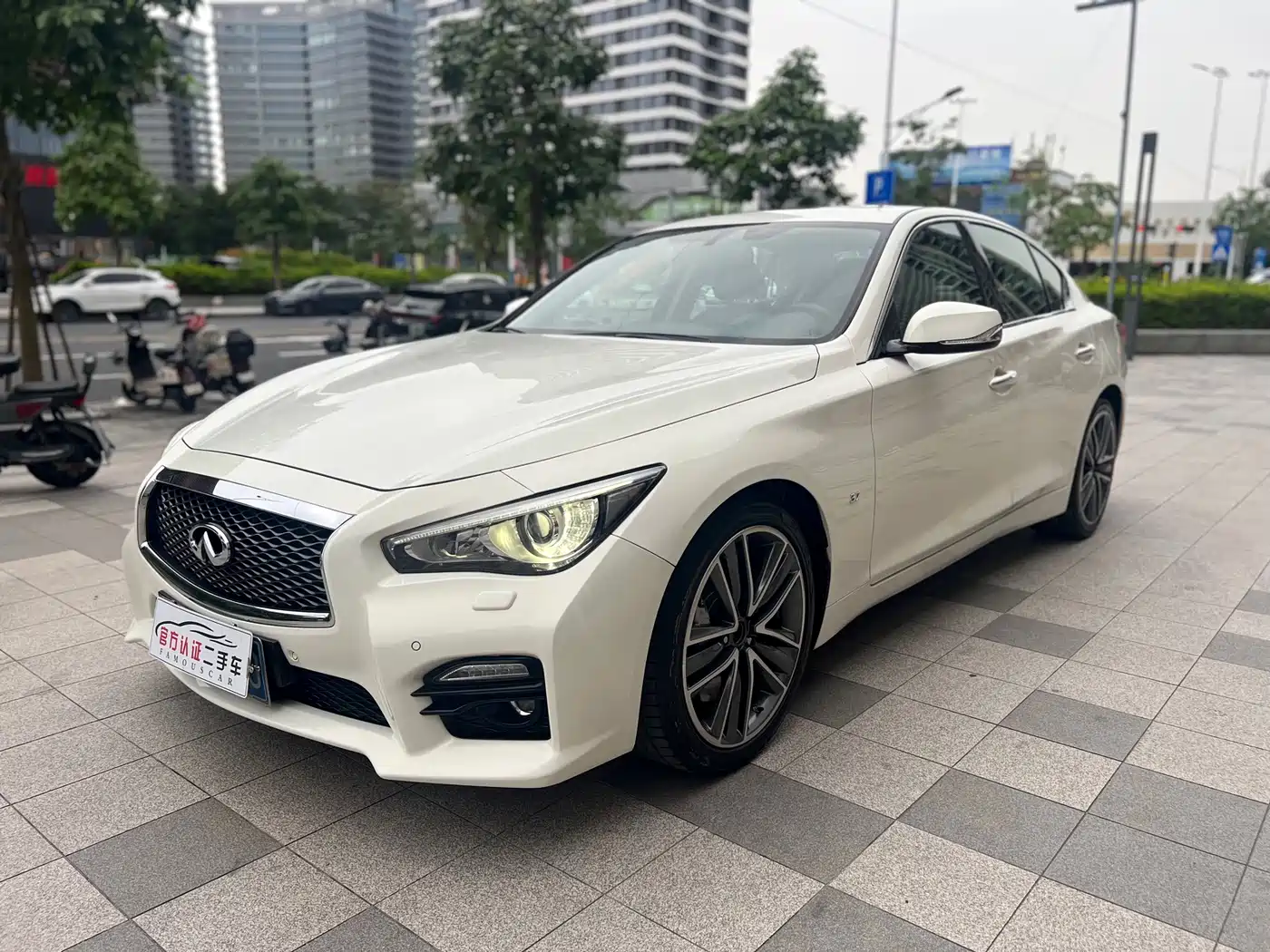 Infiniti Q50 2014 3.7L Luxury Sport