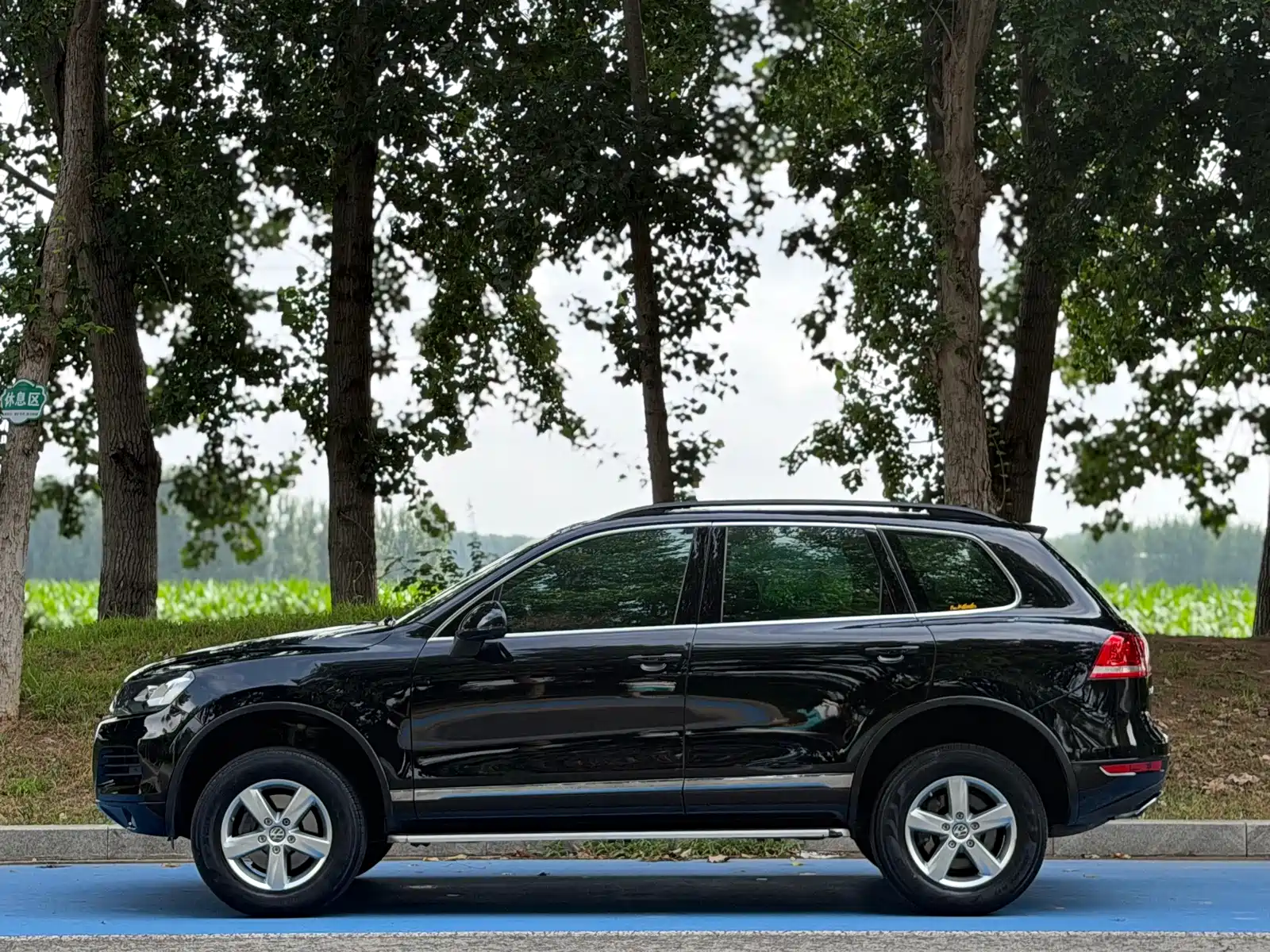 Фото 3 - Volkswagen Touareg