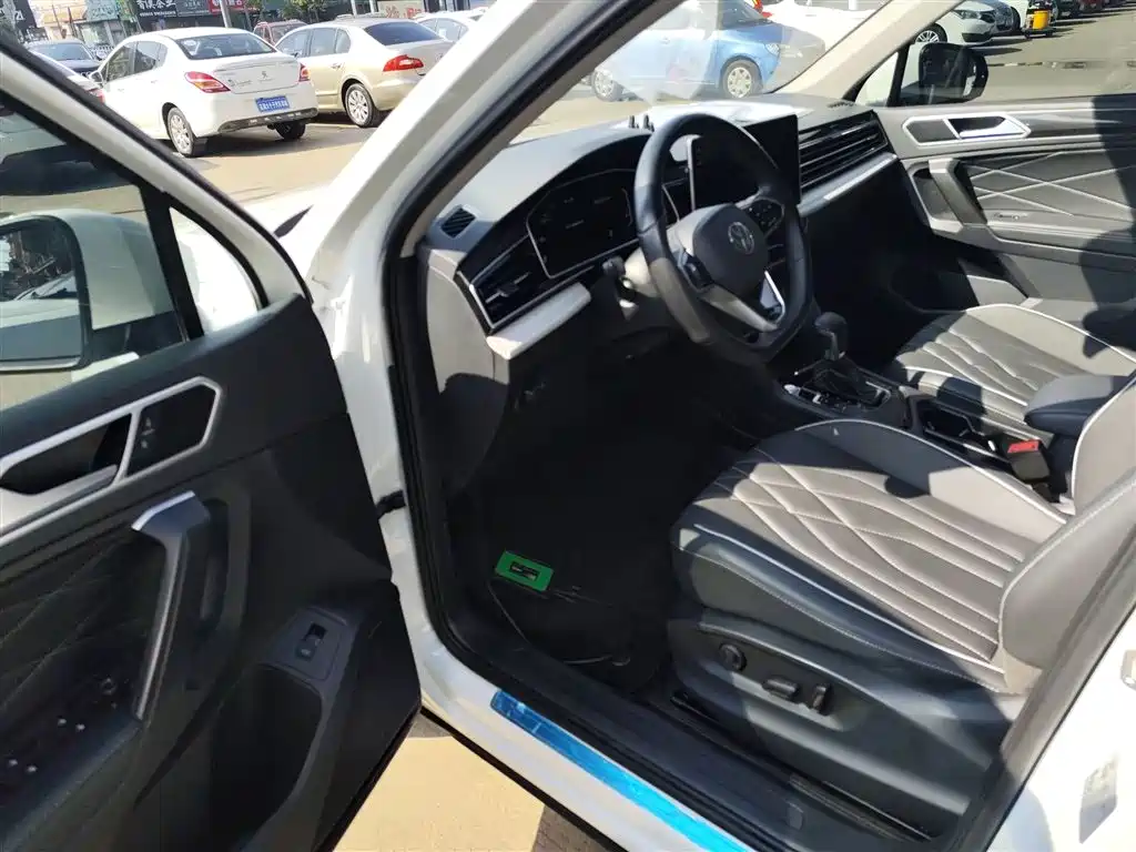 Volkswagen Tiguan L 2023 300TSI Automatic 2WD Smart Enjoyment Edition фото 16