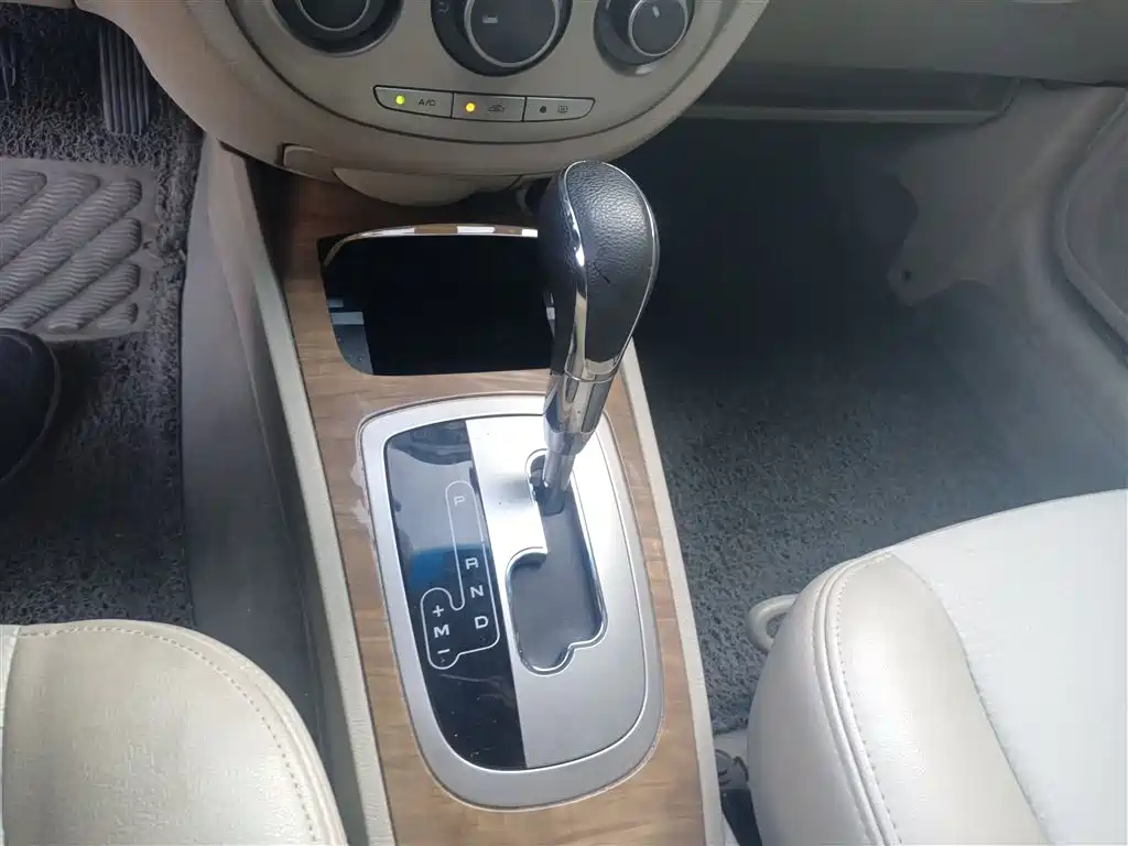 Buick Excelle 2015 1.5L Automatic Classic фото 14