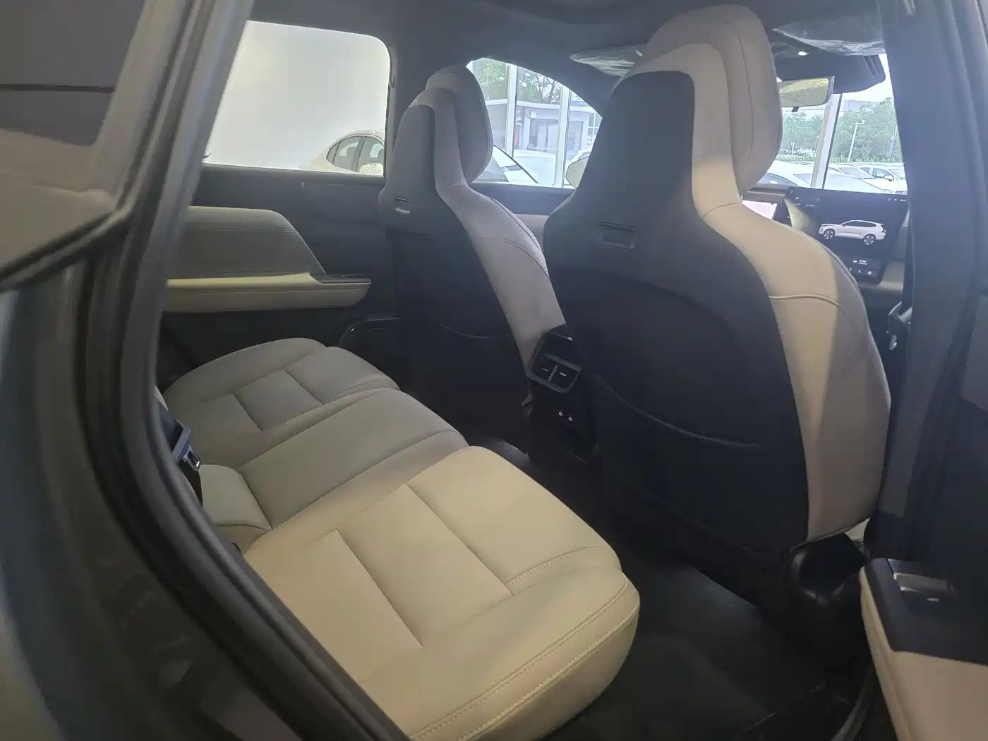 VOLVO XC70 PLUG-IN HYBRID