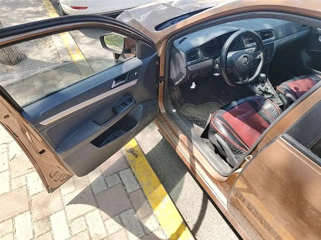 Volkswagen Lavida Tour 2015 1.6L Automatic Trend Edition фото 16