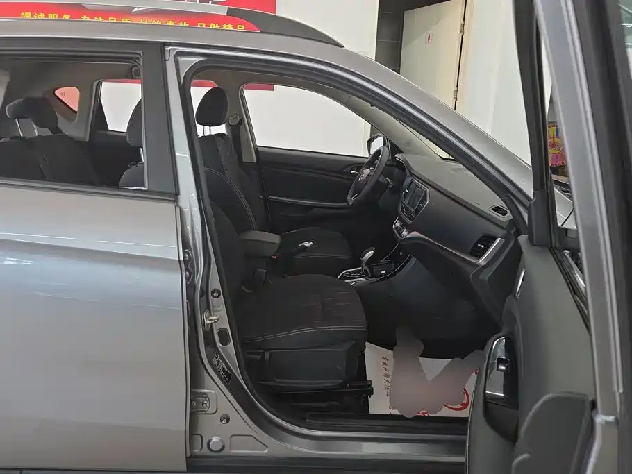 Landwind X2 2018 2017 1.6L Auto Vigorous Edition