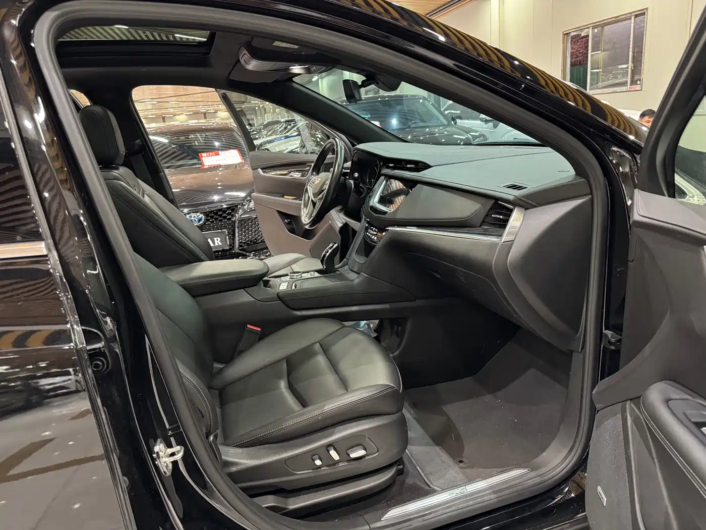 Cadillac XT5 2022 2.0T 2WD Luxury фото 13
