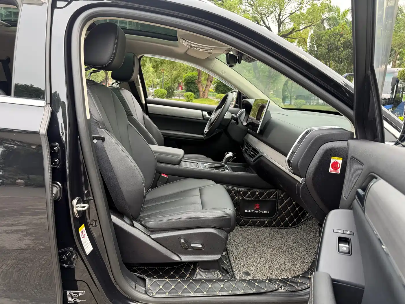 BYD Tang 2018 2018 2.0T Automatic Smart Connection Honor Edition 7-Seater China V