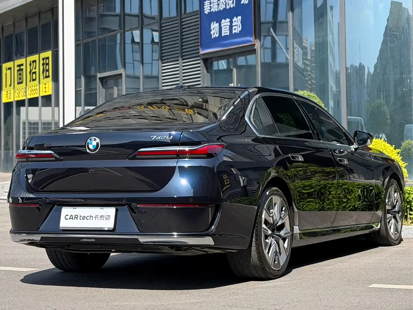 BMW 7 Series 2023 740Li Exclusive M Sport Package фото 3