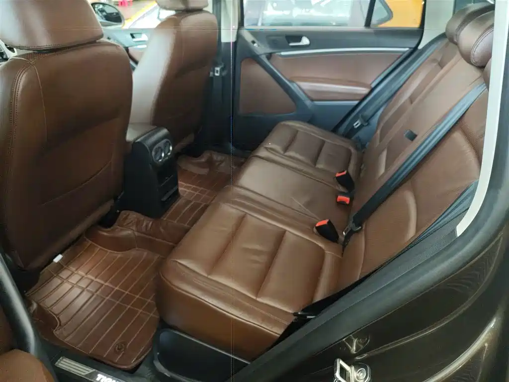 Volkswagen Tiguan 2015 2.0TSI Automatic 4WD Luxury фото 17