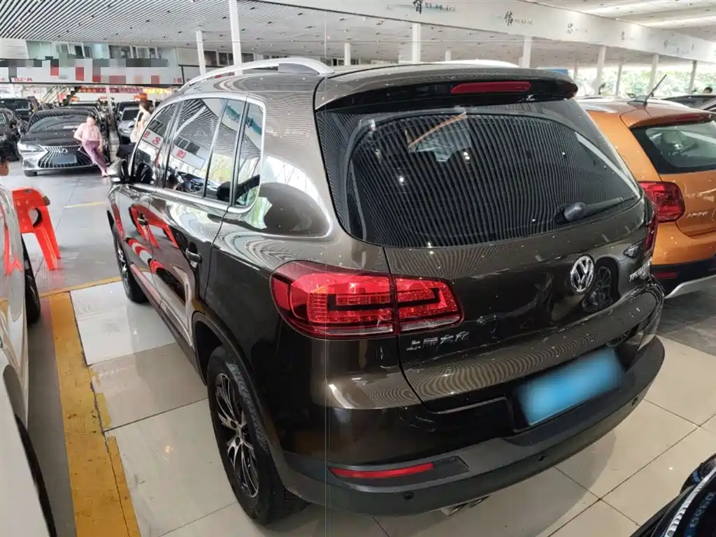 Volkswagen Tiguan 2015 2.0TSI Automatic 4WD Luxury фото 5