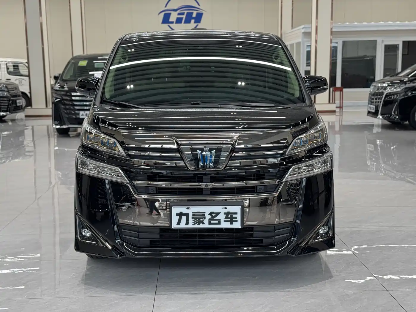 Toyota Vellfire 2023 Crown Hybrid 2.5L HV Premium фото 2