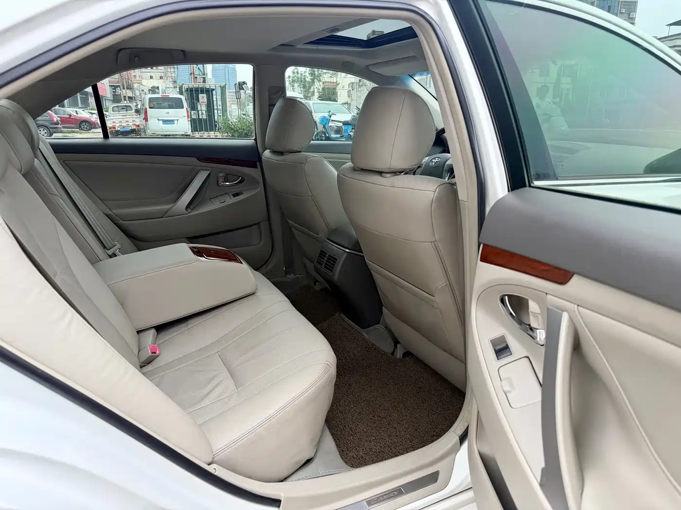 Toyota Camry 2013 200G Classic Luxury Edition фото 14