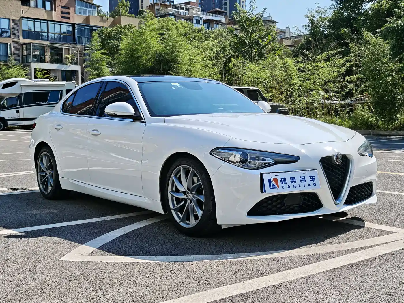 Alfa Romeo Giulia 2017 2017 2.0T 200HP Luxury Edition