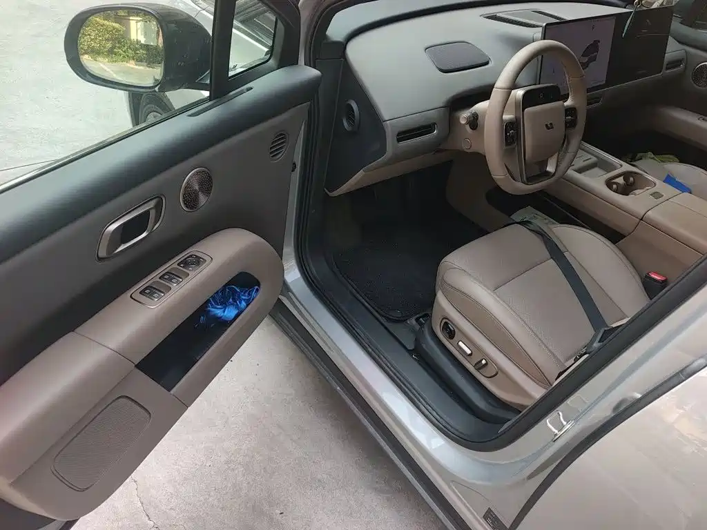Photo 12 - Li Auto i6