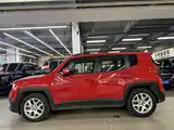 Photo 3 - Jeep Renegade