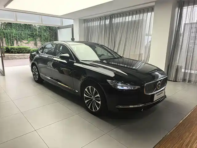 Volvo S90 2025 B5 Zhiyi Luxury Edition — фото 3