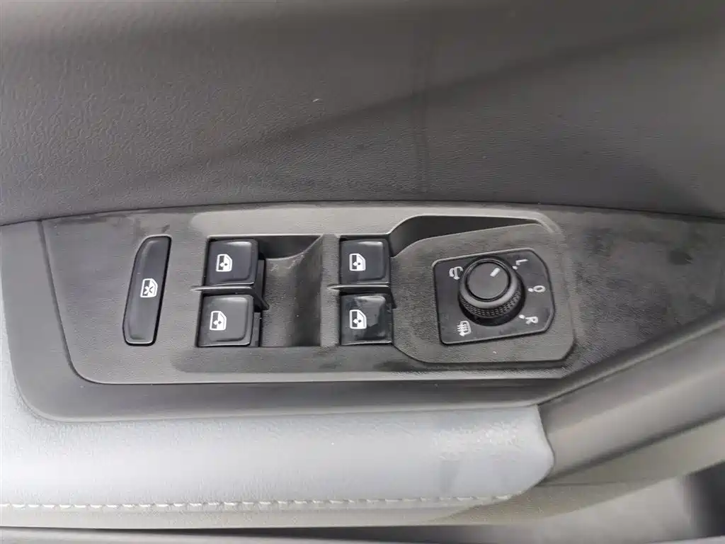 Volkswagen Lavida 2024 Model 1.5L Automatic 5 Million Edition фото 9