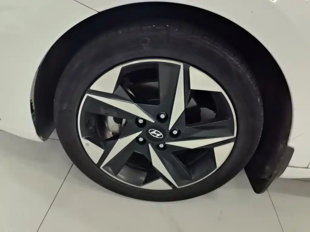 Фото 23 - Hyundai Elantra