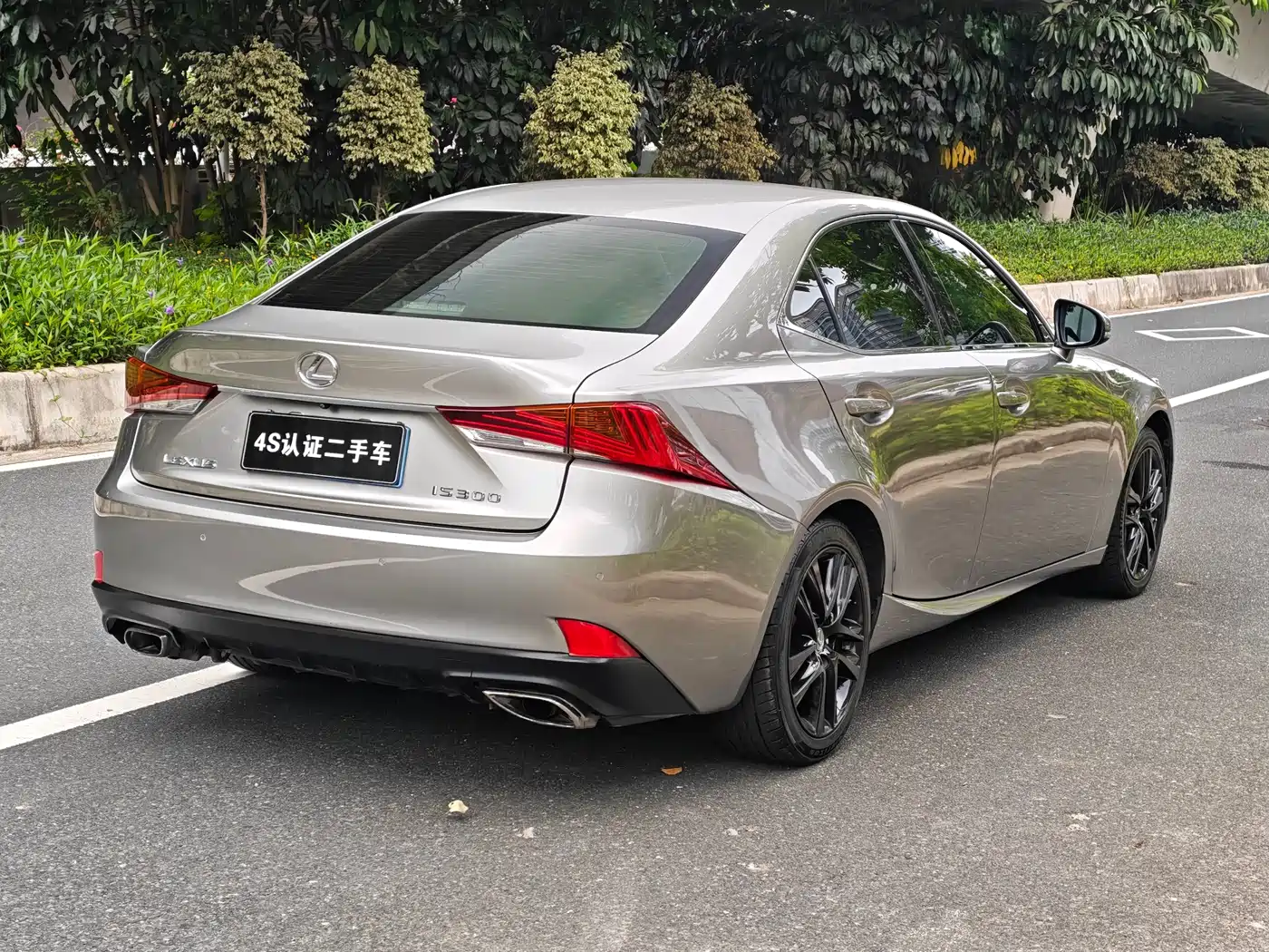 Lexus IS 2017 300 Fashion Edition фото 4